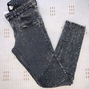 H&M Acid washed skinny’s